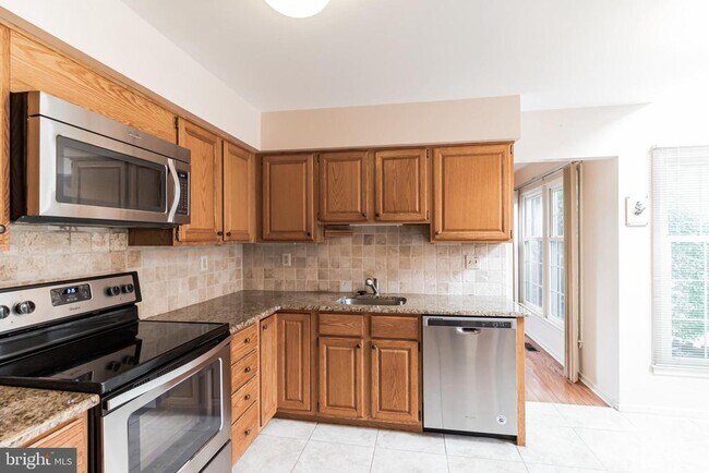 Building Photo - 48 Stonehurst Ct