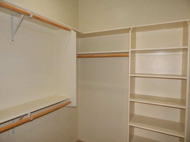 Building Photo - 4 Bedrooms - Gated Community in Oro Valley