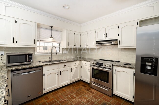 Building Photo - Spacious Brick Home in West Mobile!
