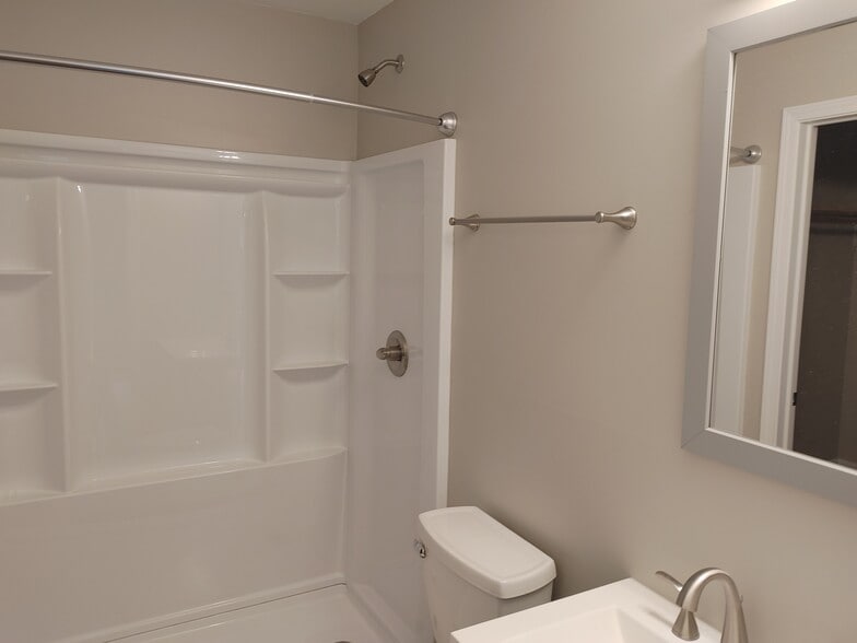 Master Bath - 71 Pomeroy Rd