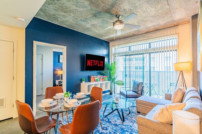 Primary Photo - 333 E Roosevelt St