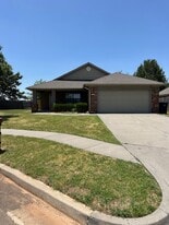 Building Photo - 10305 Plymouth Ct