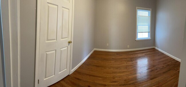 Building Photo - 137 Tecumseh St