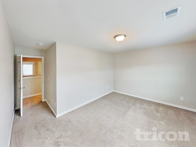 Building Photo - 725 Vanguard St