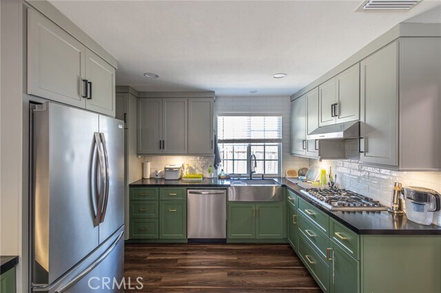 Building Photo - 842 Granby Ave