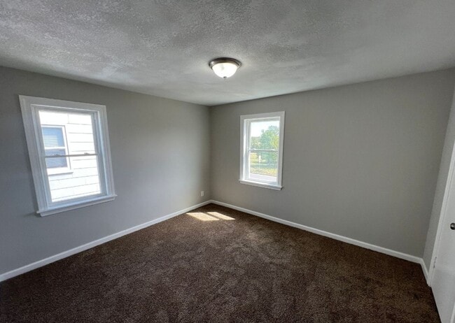 Building Photo - Modern 2-Bed, 1-Bath Duplex with Garage & Basement Storage