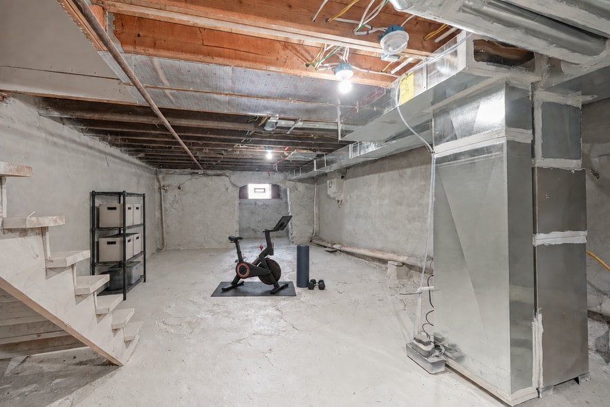 Building Photo - 121 N 51st St