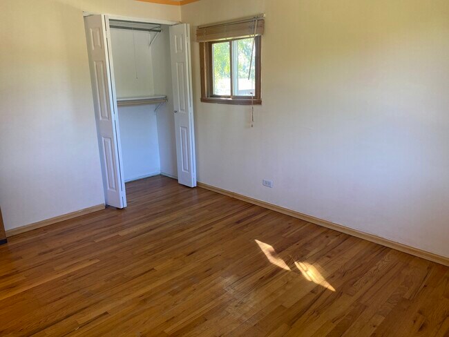 Building Photo - 709 S Salem Dr