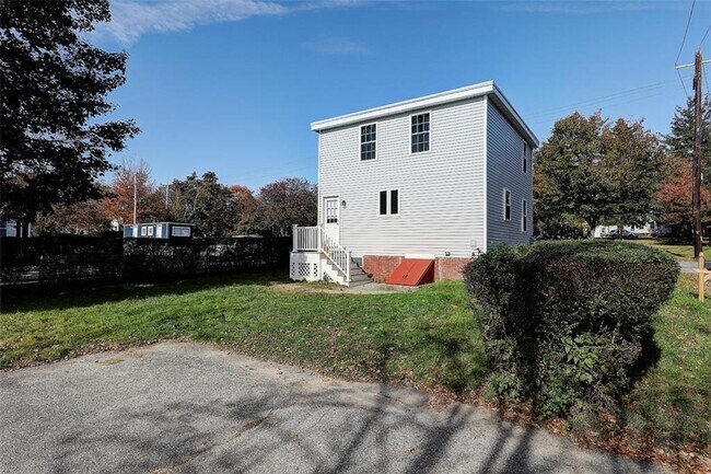 Building Photo - 216 Maple Ave