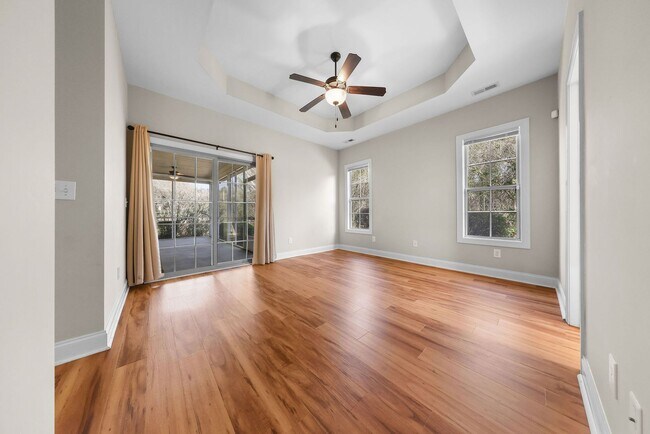 Building Photo - ~ COMPASS POINTE ~