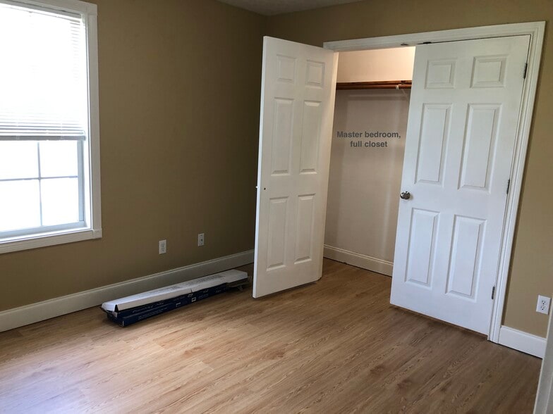 Building Photo - 105 Jay Max Way