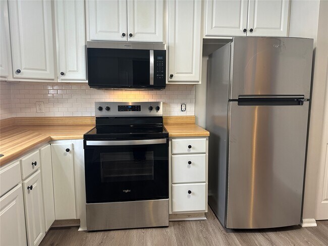 Building Photo - 420 Chapel Ridge Dr