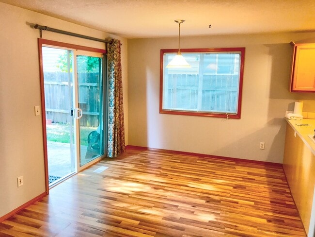 Building Photo - Powellhurst Renovated 3 Bedroom with AC, Garage, Fenced Backyard