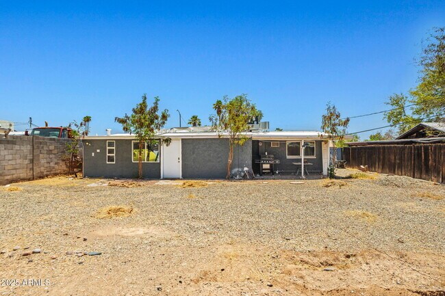 Building Photo - 1120 E Mission Ln