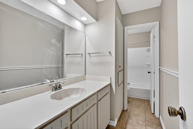 Building Photo - 6030 Gallant Forest Dr