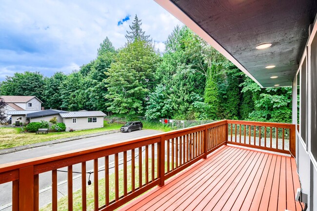 Building Photo - Beautiful Mother-in-Law Style Home in Everett, WA!