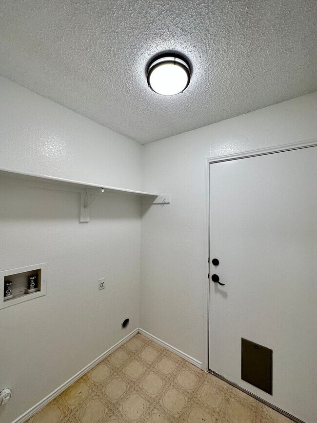 Building Photo - Single Family House in Arlington 76001