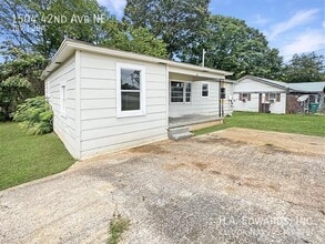 Building Photo - 1504 42nd NE Ave
