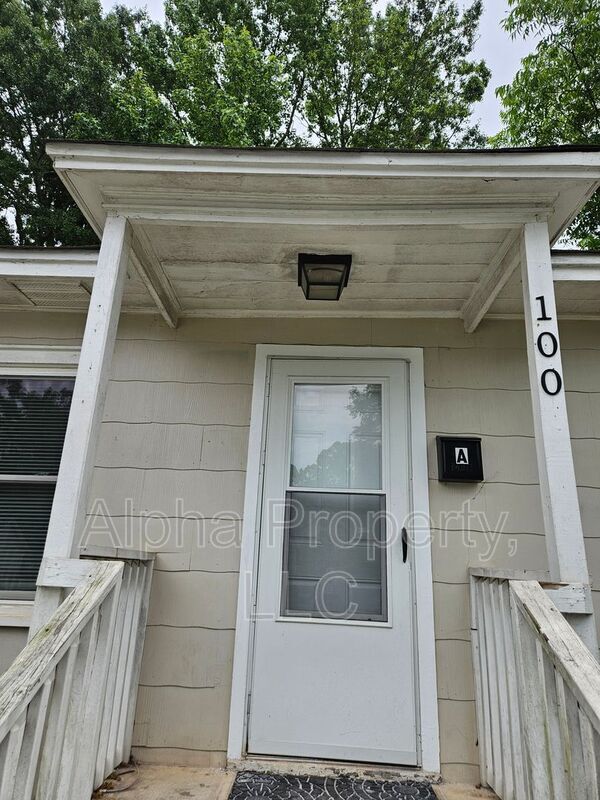 Primary Photo - 100 Darlington Ave