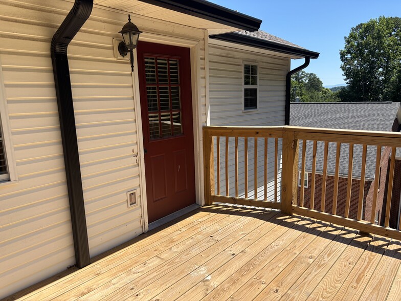 Building Photo - 1315 Moice Dr