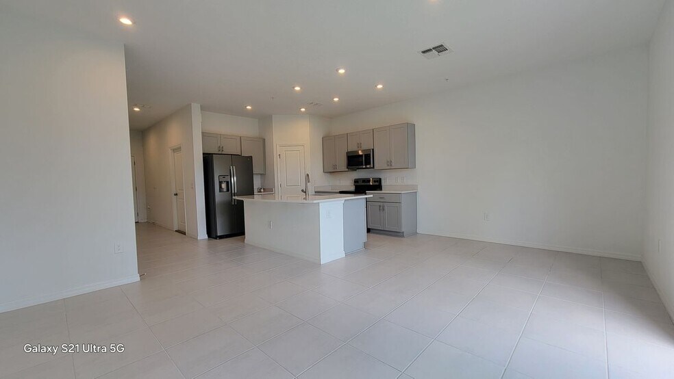 Building Photo - 2066 Crystal Bell St