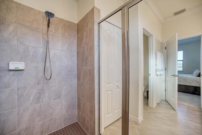 Building Photo - 6524 Clairborne Ln