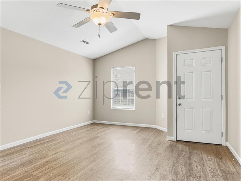 Building Photo - 5200 Heins Rd NE