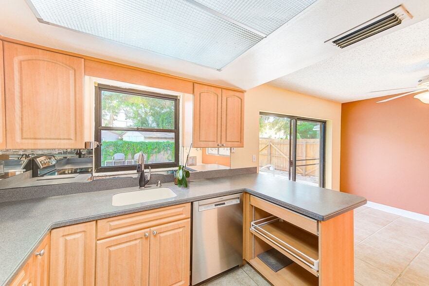 Building Photo - 3471 14th Ave N