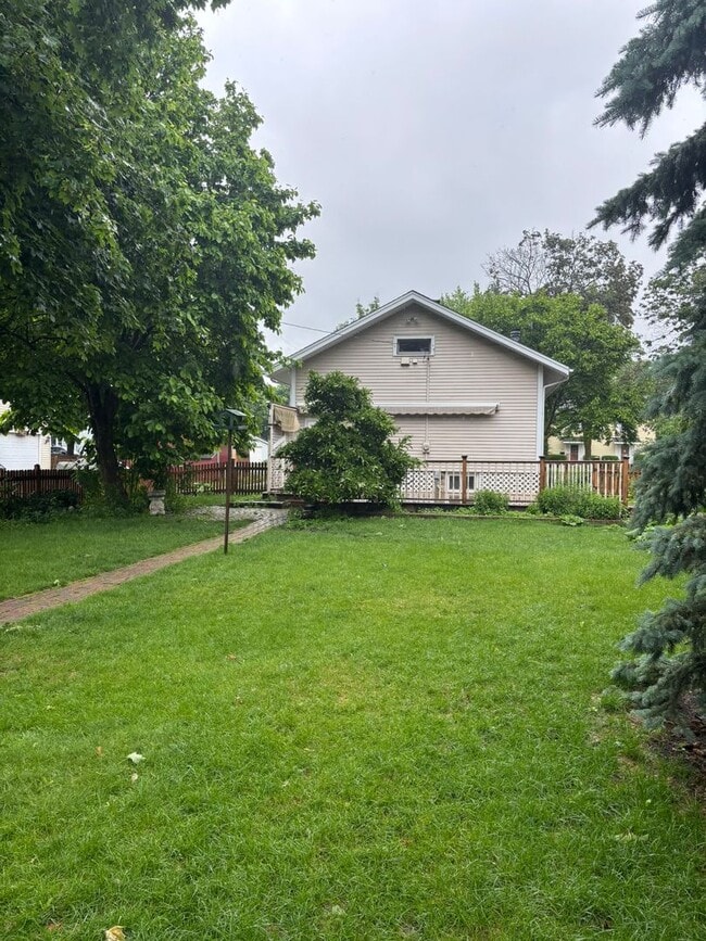 Building Photo - Great House in a great location!