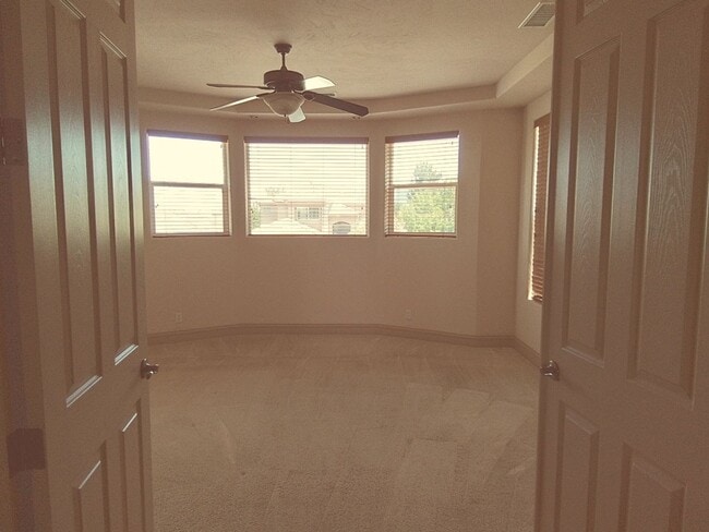 Building Photo - High Desert Home