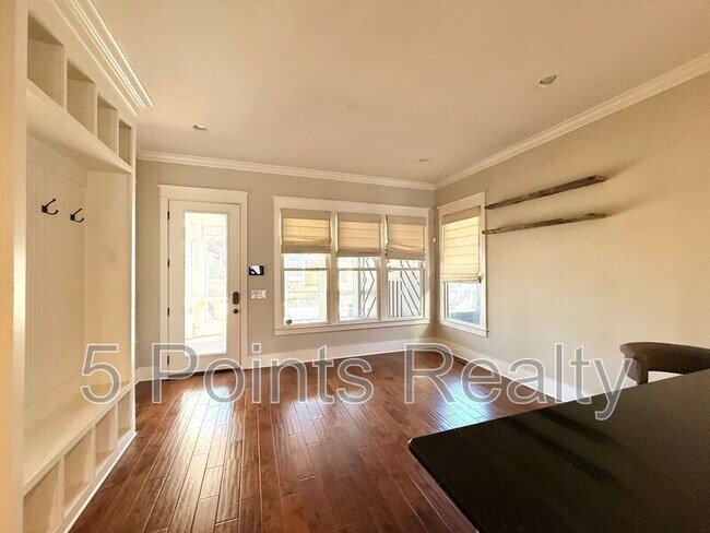 Building Photo - 2209 10th Ave S