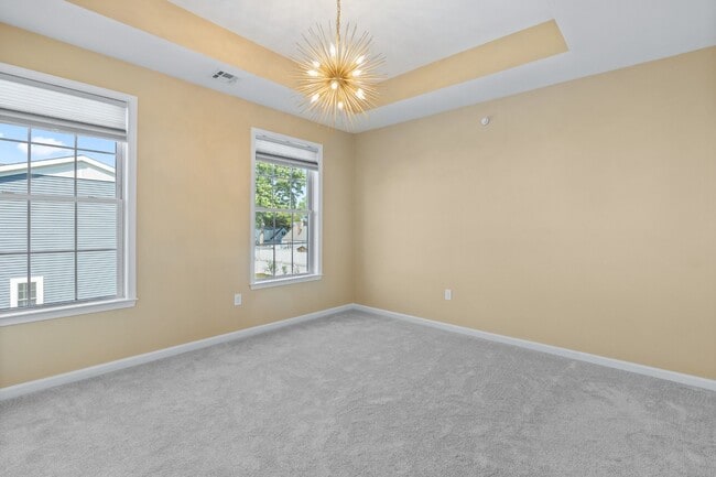 Building Photo - 16 Roosevelt Dr