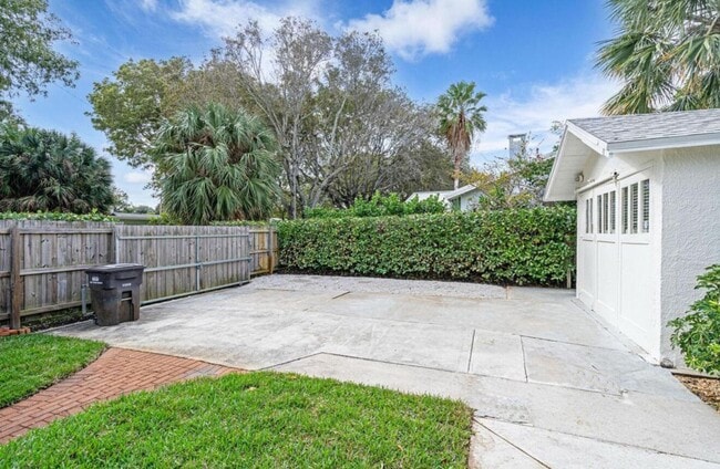 Building Photo - 5301 N Flagler Dr