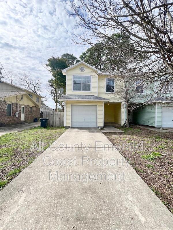 Building Photo - 34 Harbeson Ave NE