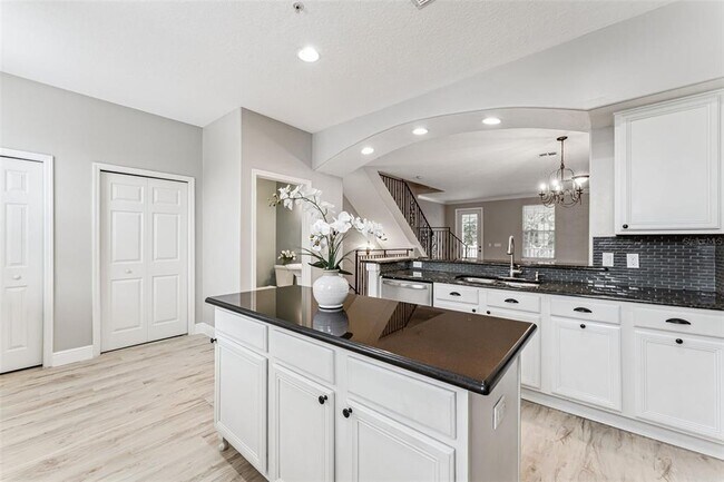 Building Photo - 4571 Virginia Dr