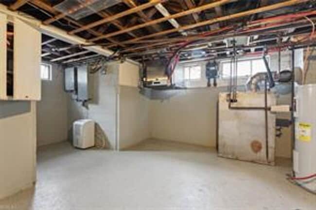 Building Photo - Charming Bungalow!