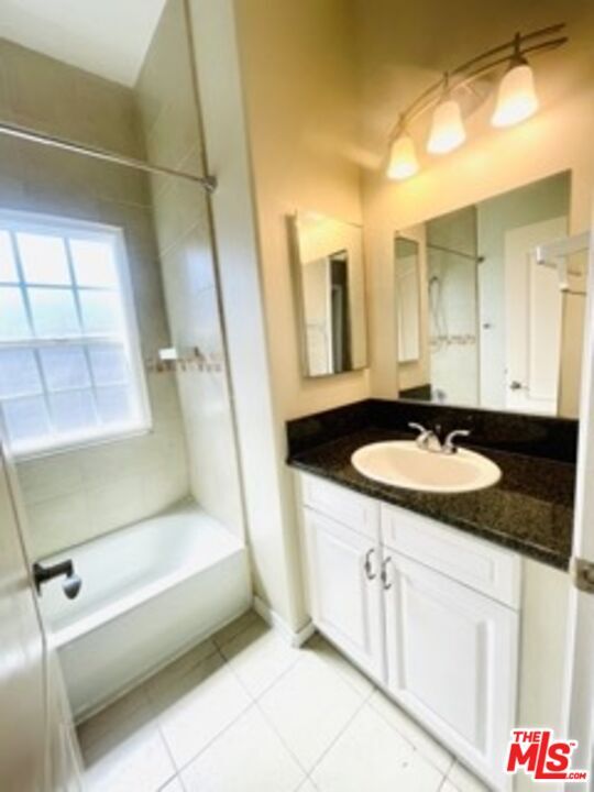 Building Photo - 909 S Gramercy Pl