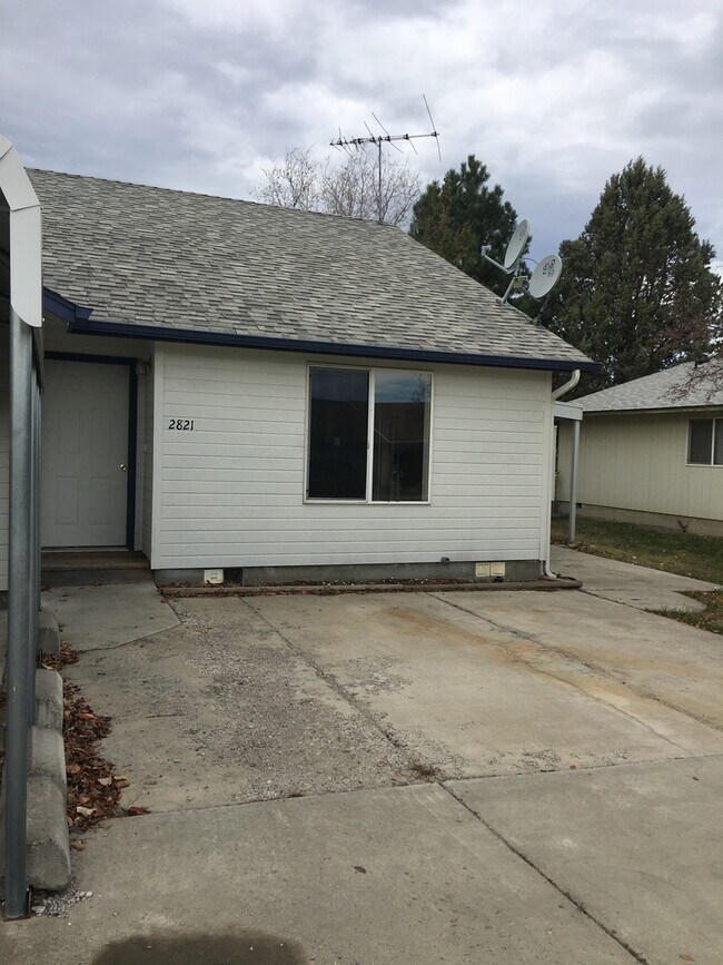 Building Photo - 2821 SW 28th St