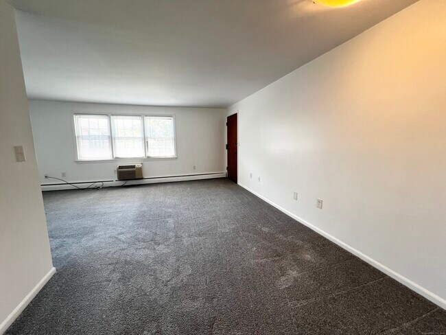 Building Photo - 9 Grandview Dr