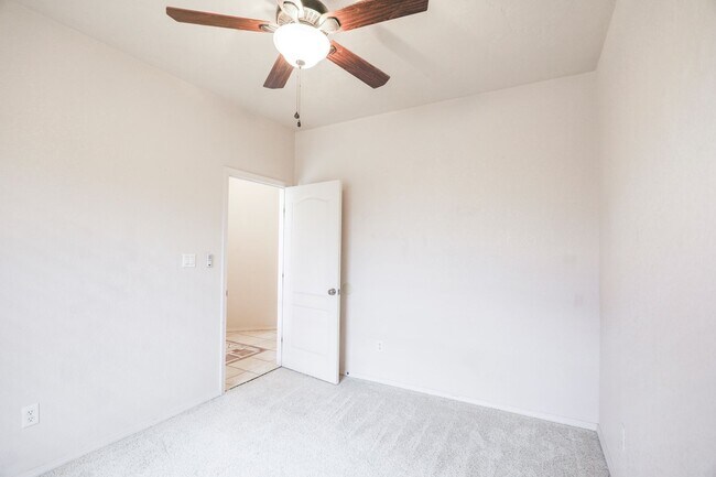 Building Photo - 3 Bedroom 2 Bathroom plus Office