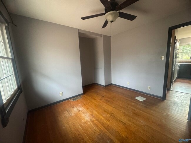 Building Photo - 9527 Hemlock Dr SE