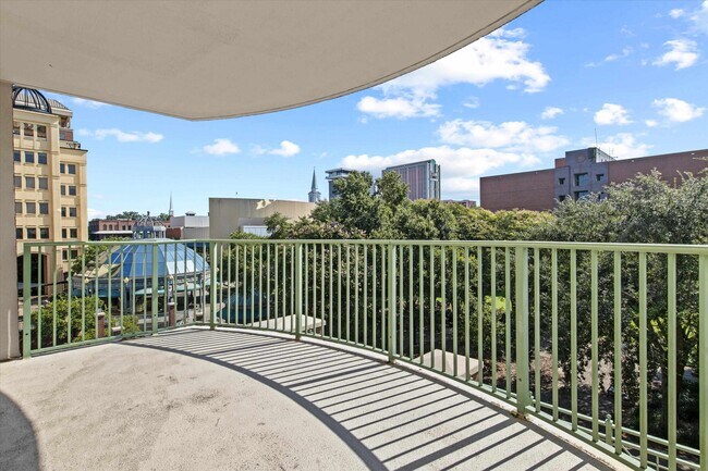 Building Photo - 300 S Duval St