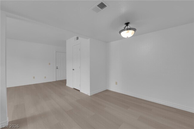 Building Photo - 5295 Indian River Dr