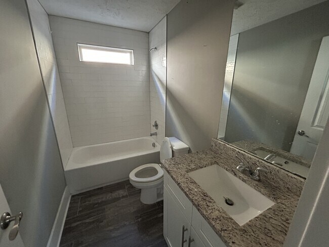 Building Photo - 222 Jasmine Row