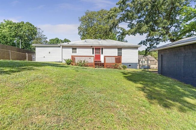 Building Photo - 1517 Gaylor Cir SE