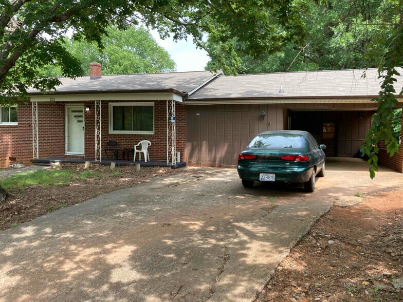 Primary Photo - 320 Wilson St