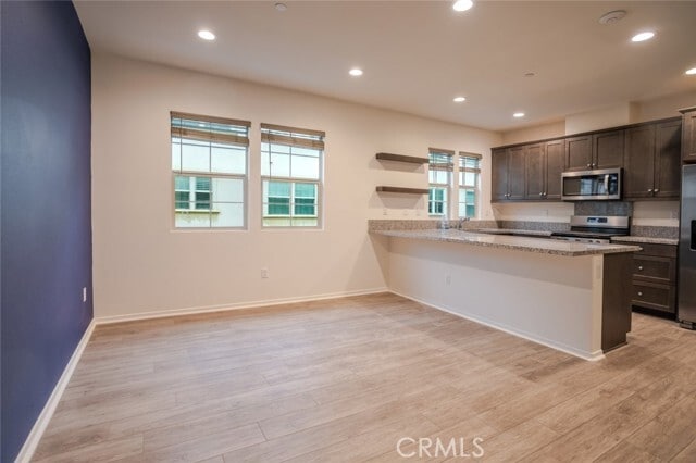 Building Photo - 863 Iris Way