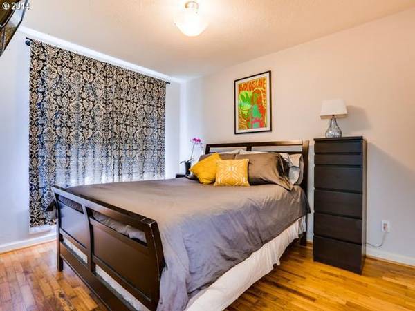 Building Photo - 5530 NE 7th Ave