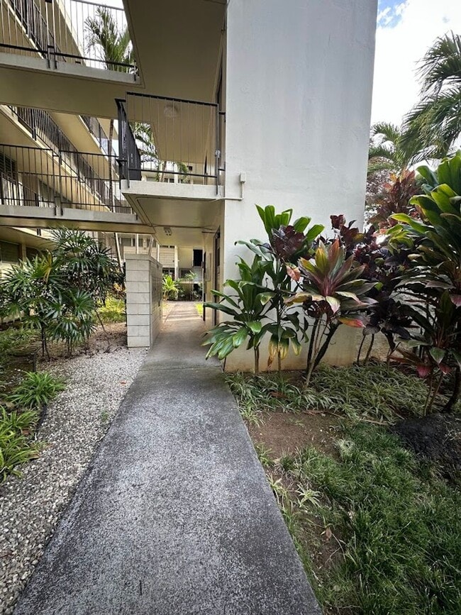 Building Photo - The Continental 2 bedroom, 1 bath, 1 assig...