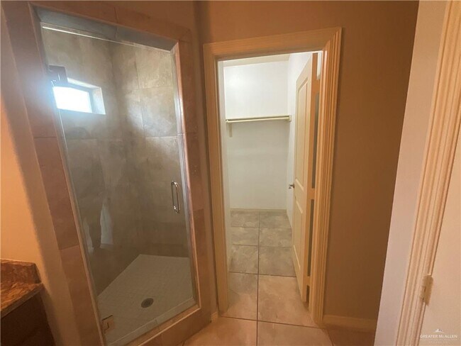 Building Photo - 19 W Garfield Ave